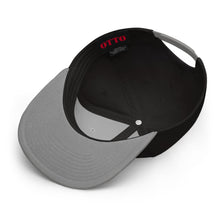 Load image into Gallery viewer, Snapback Black and Silver Cap
